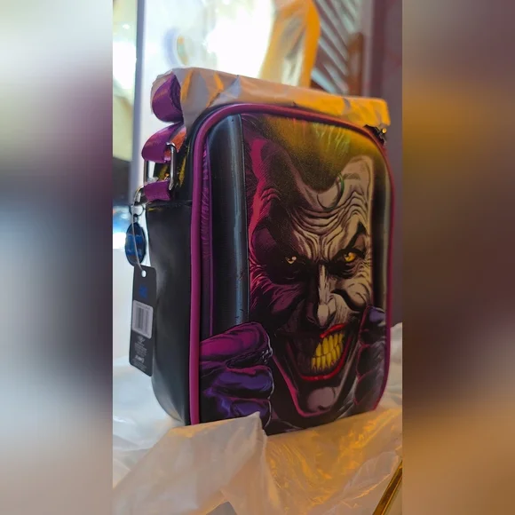 Double-Sided Joker & Batman Crossbody Bag – DC Comics - Picture 3 of 11